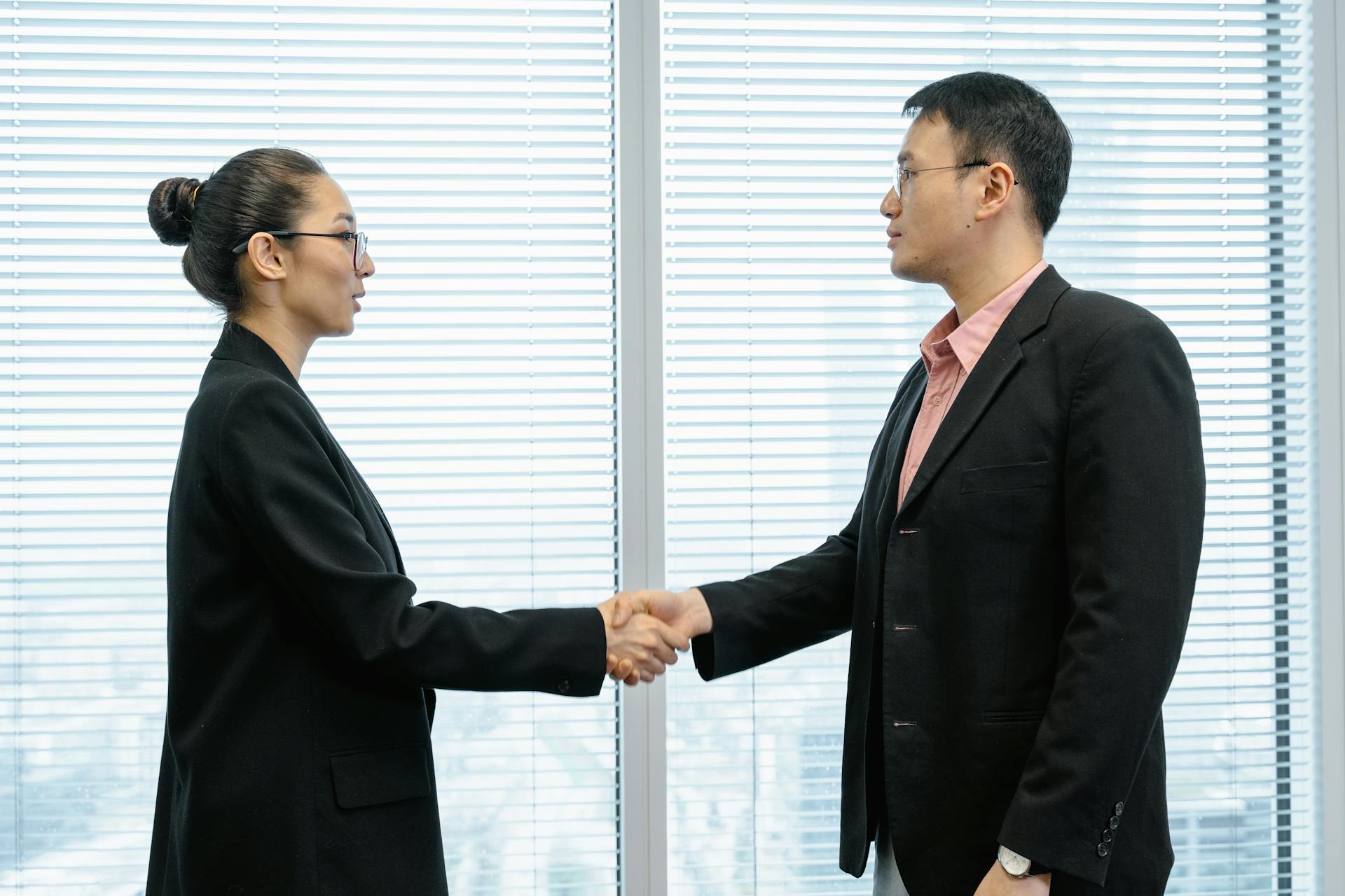 This service provides advice on legal, financial, and strategies, covering topics in the process of mergers and acquisitions.
• Financial and legal due diligence
• Corporate and business strategy
• Transaction management
• Communication and negotiation assistance