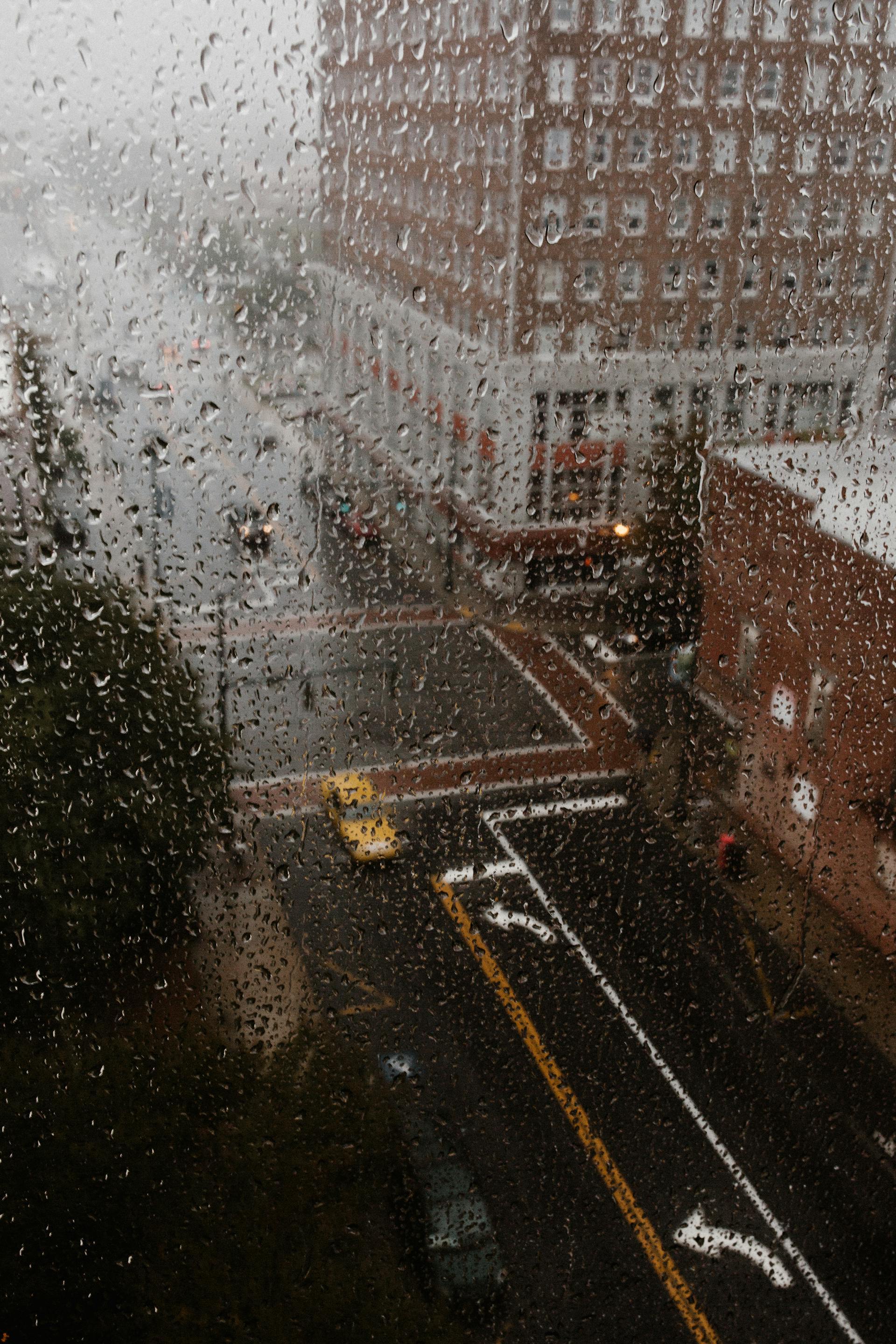雨量站主要用于监测降雨量。遥测终端机RTU 可以连接雨
量传感器，实时采集降雨量数据，并将数据传输到监控中心。降雨量数据
对于防洪、抗旱和水资源管理都有着重要的参考价值。